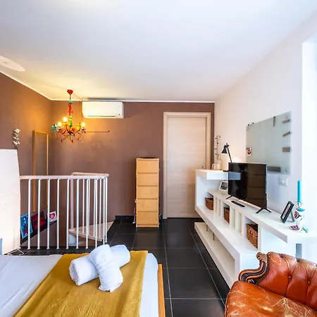 Apartament Around